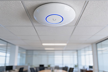 Access point de Wi-Fi instalado en techo Gabian Systems